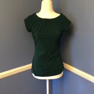 💜 3 for $12 Green short sleeve top